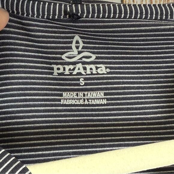 Prana, Charcoal Stripes Long Sleeve Hooded Women's Top. Size Small. - Picture 2 of 4